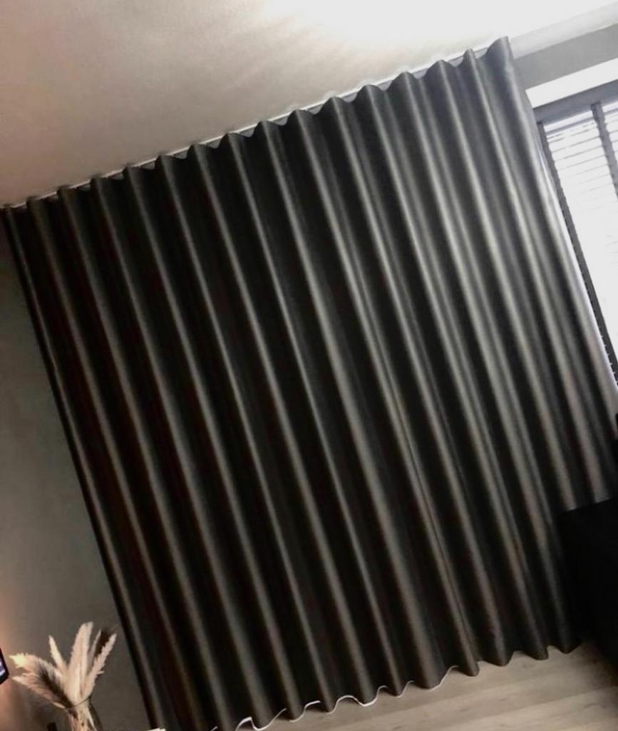 Verduisterende Satijn Zwarte Gordijnen op Maat, 200 cm of meer, Zwart, Nieuw, Ophalen of Verzenden