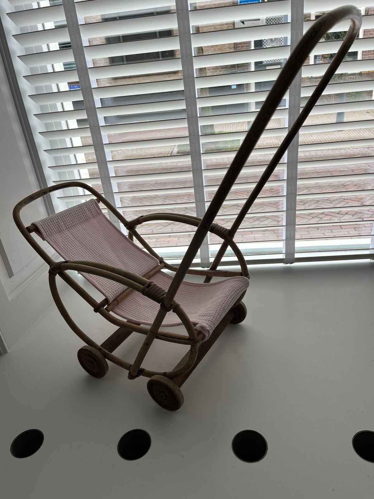Rotan poppenwagen vintage brocant, Ophalen