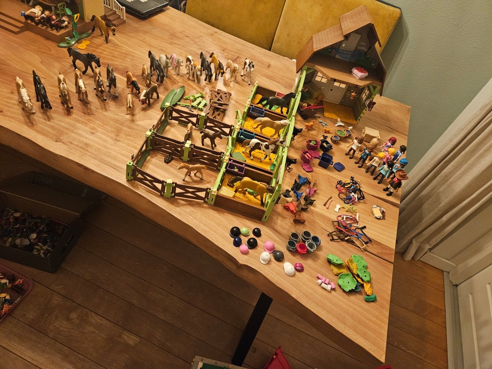 Grote Playmobil Spirit Riding Free set met paarden en stal, Gebruikt, Gebouw, Complete set, Ophalen of Verzenden