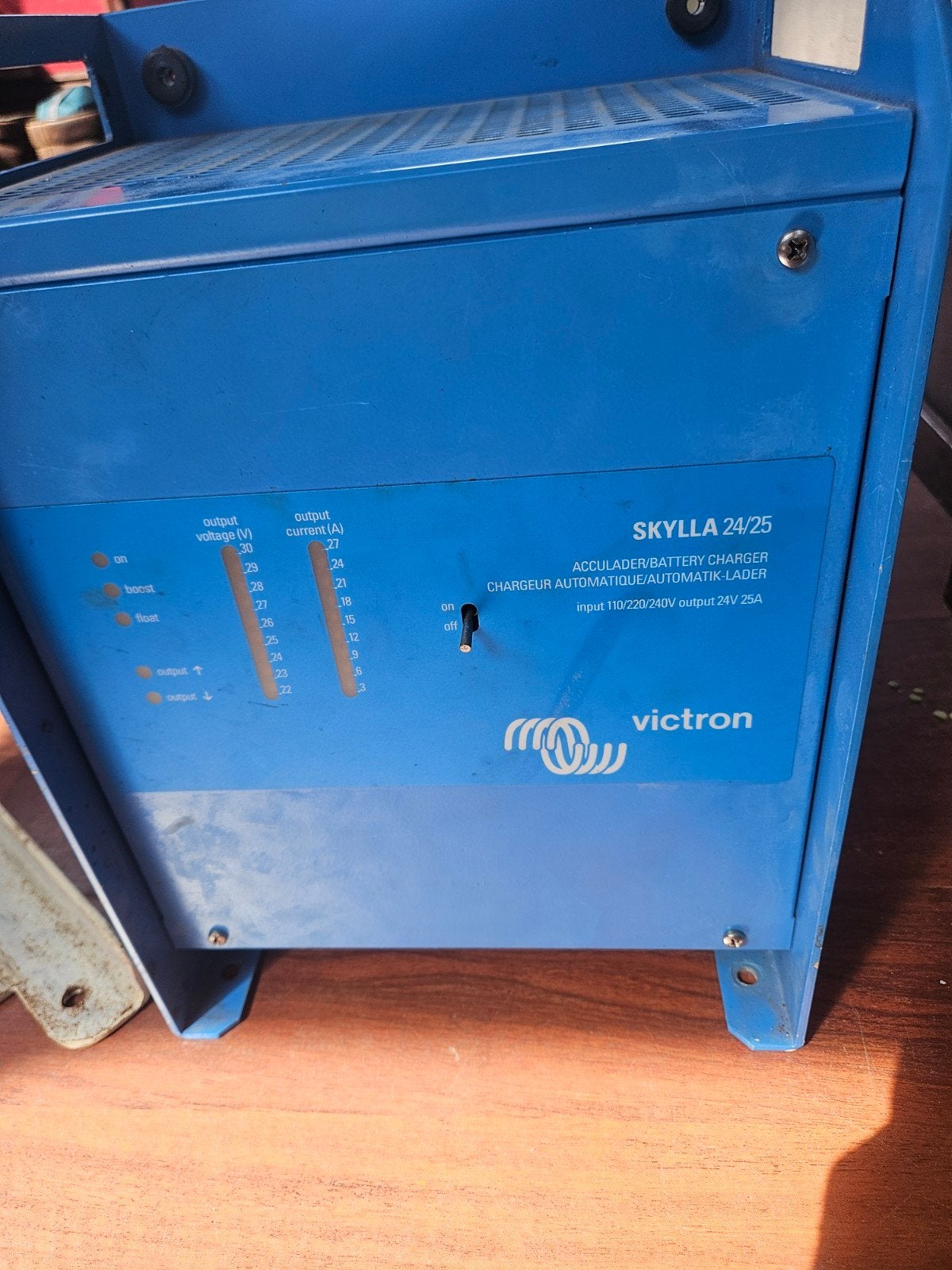 Victron Skylla 24/25 Acculader - 24V 25A, Ophalen, Gebruikt