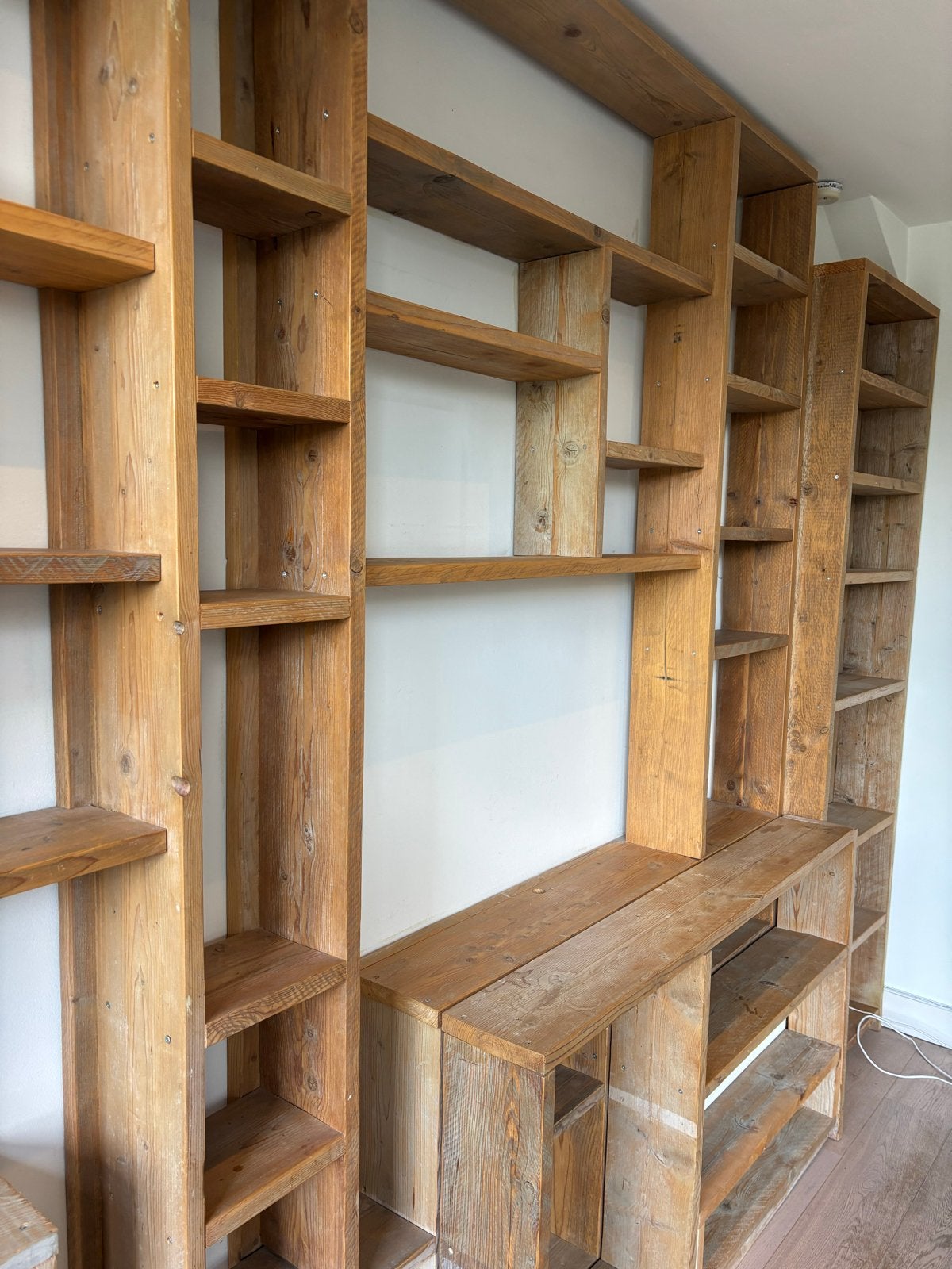 Unieke massief houten boekenkast (Rietveld Academie), Ophalen, Met plank(en), Gebruikt, 200 cm of meer