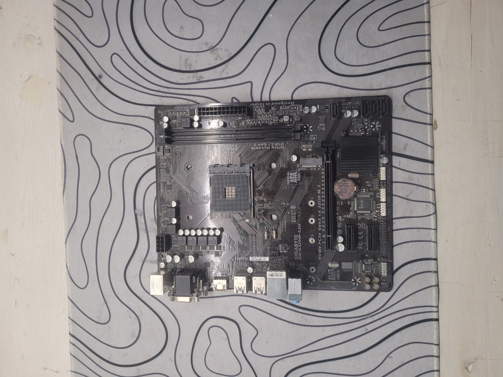 GIGABYTE GA-A320M-S2H AM4 MOEDERBORD -DEFECT-, DDR4, Ophalen of Verzenden, Micro-ATX, Socket AM4