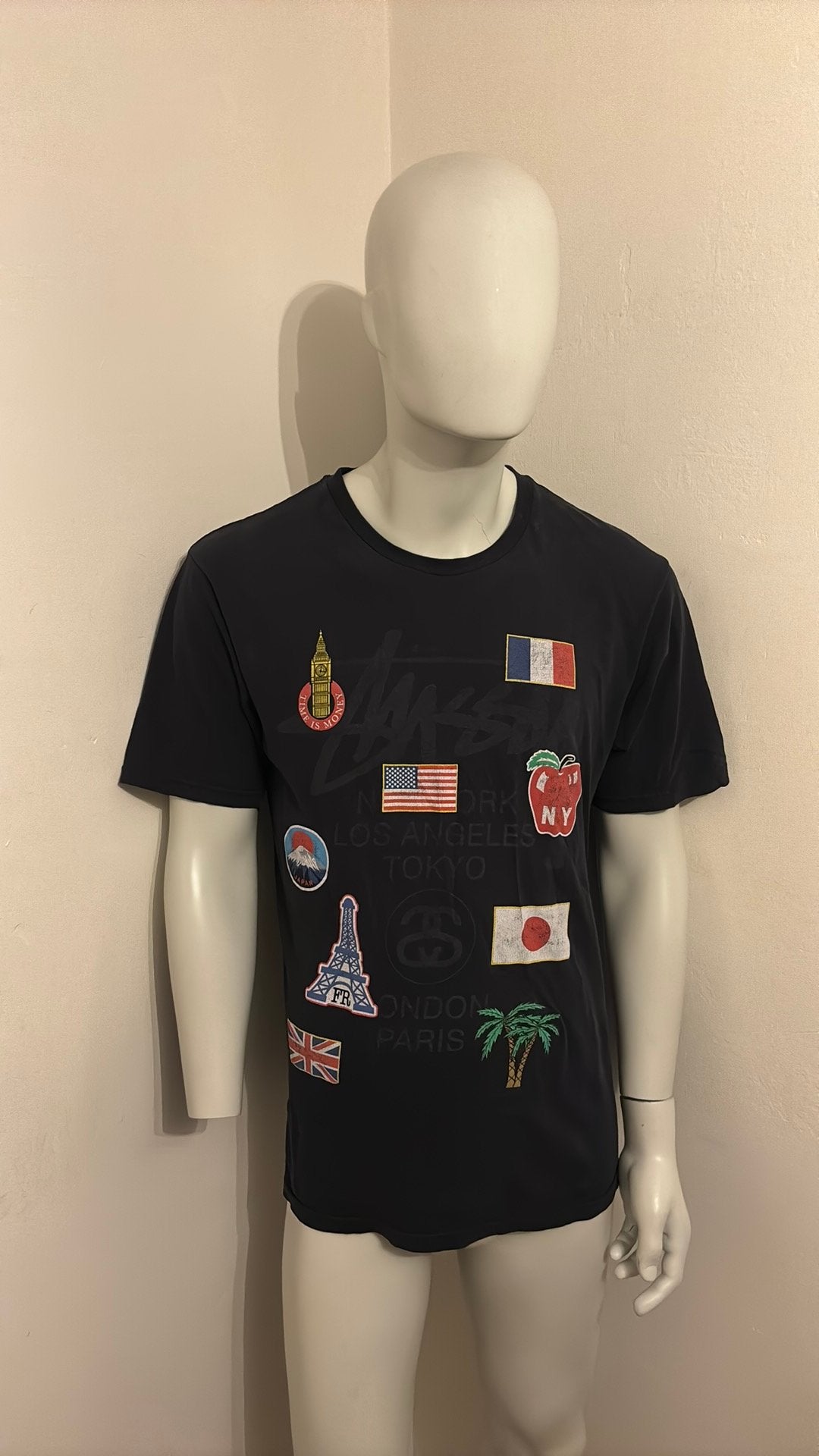 Stüssy World Tour Flags T-shirt maat M, Ophalen of Verzenden, Zo goed als nieuw, Zwart