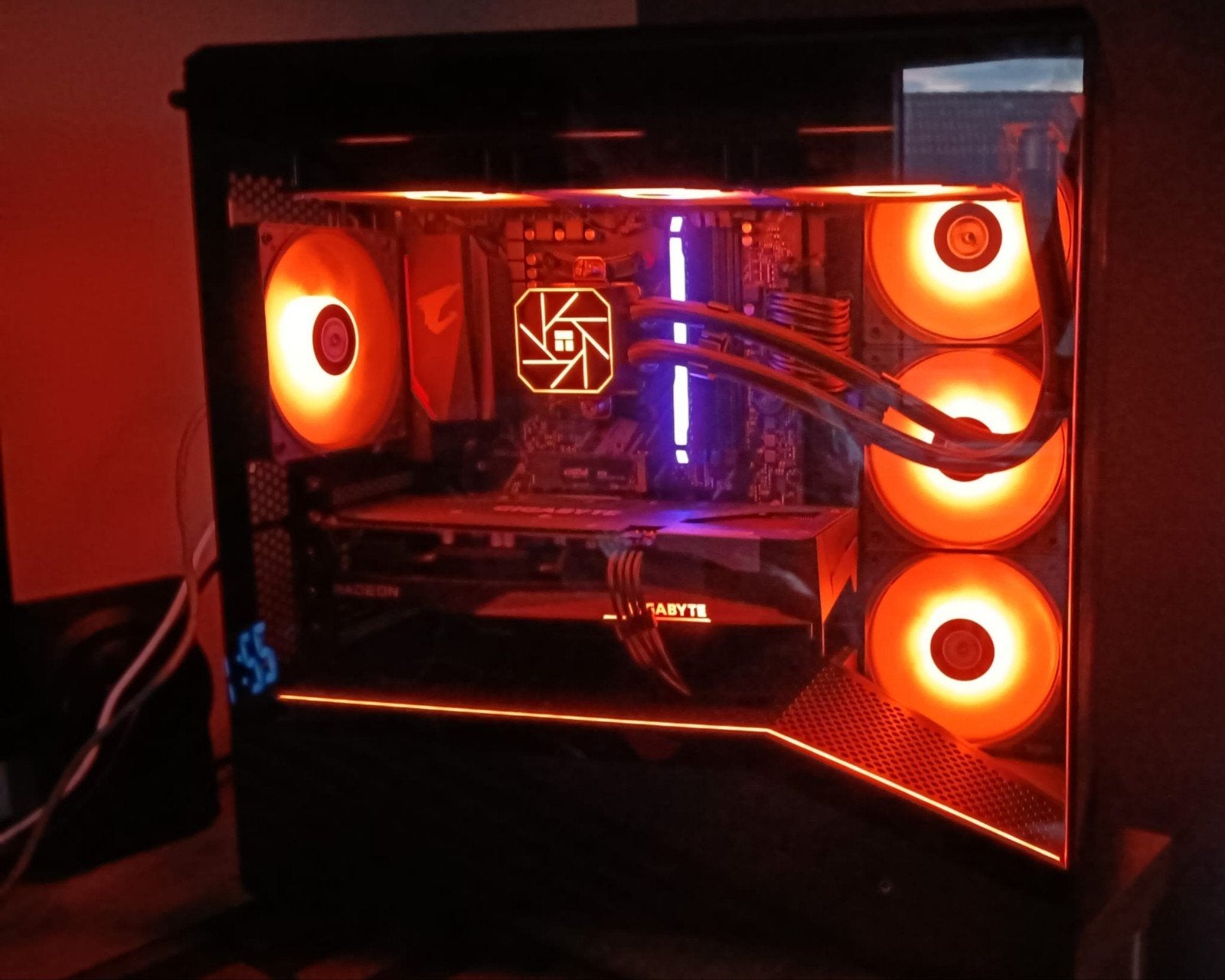 Pre built pc bouwen en verkopen, Ophalen of Verzenden, Gaming, Onbekend