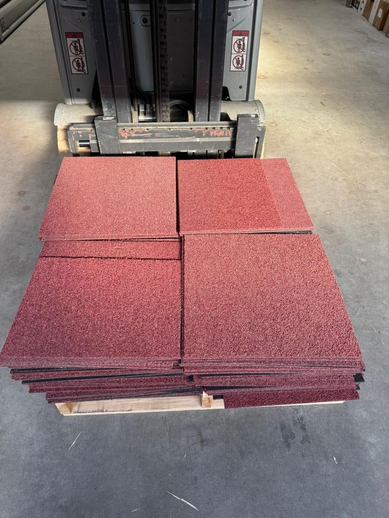 45m2 goedkope TWEEDE HANDS tapijttegels rood, Ophalen, Gebruikt, 25 tot 50 m², Tapijttegels