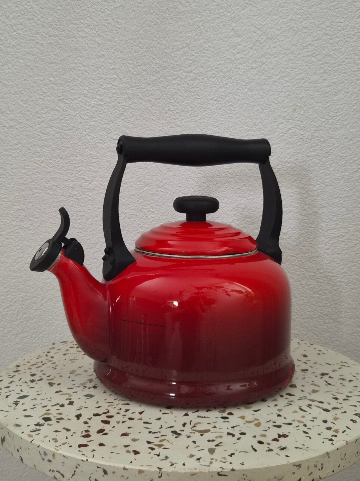 Rode Le Creuset fluitketel, Witgoed en Apparatuur, 2 liter of meer, Ophalen of Verzenden, Gebruikt