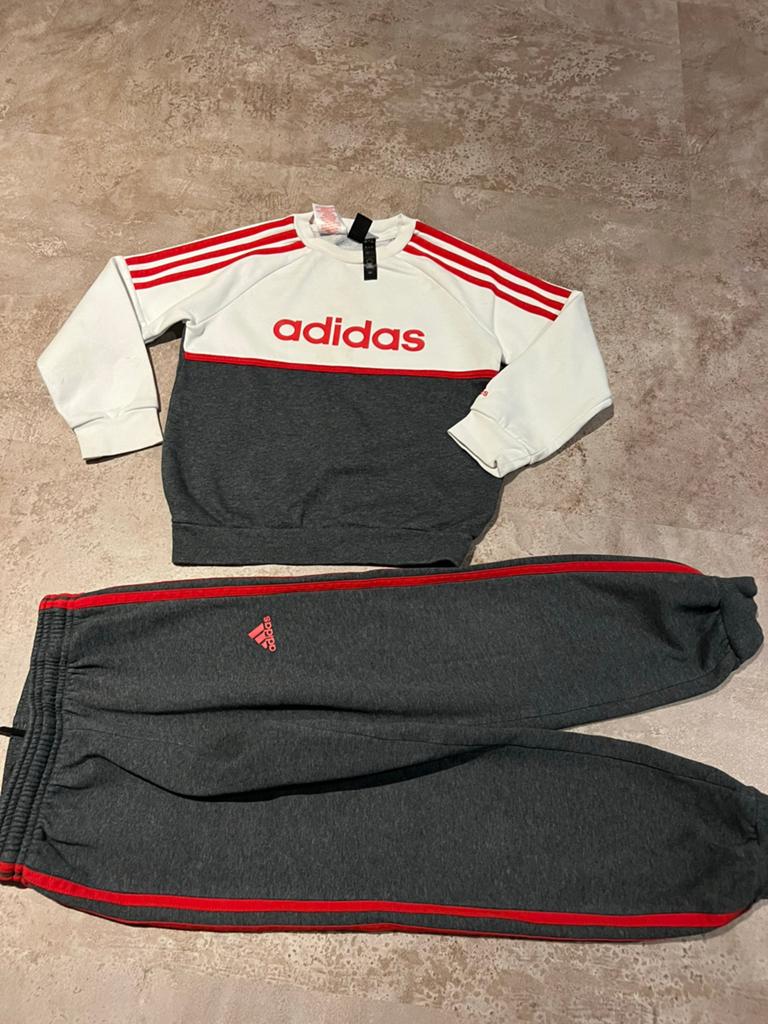 ADIDAS joggingpak maat 122 origineel zgan, Ophalen of Verzenden, Zo goed als nieuw, Jongen, Sport- of Zwemkleding