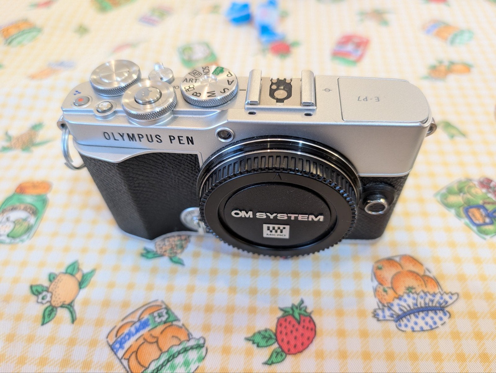 Olympus PEN E-P7 met 2 lenzen, Gebruikt, Ophalen of Verzenden, Olympus, Kantelbaar/draaibaar scherm