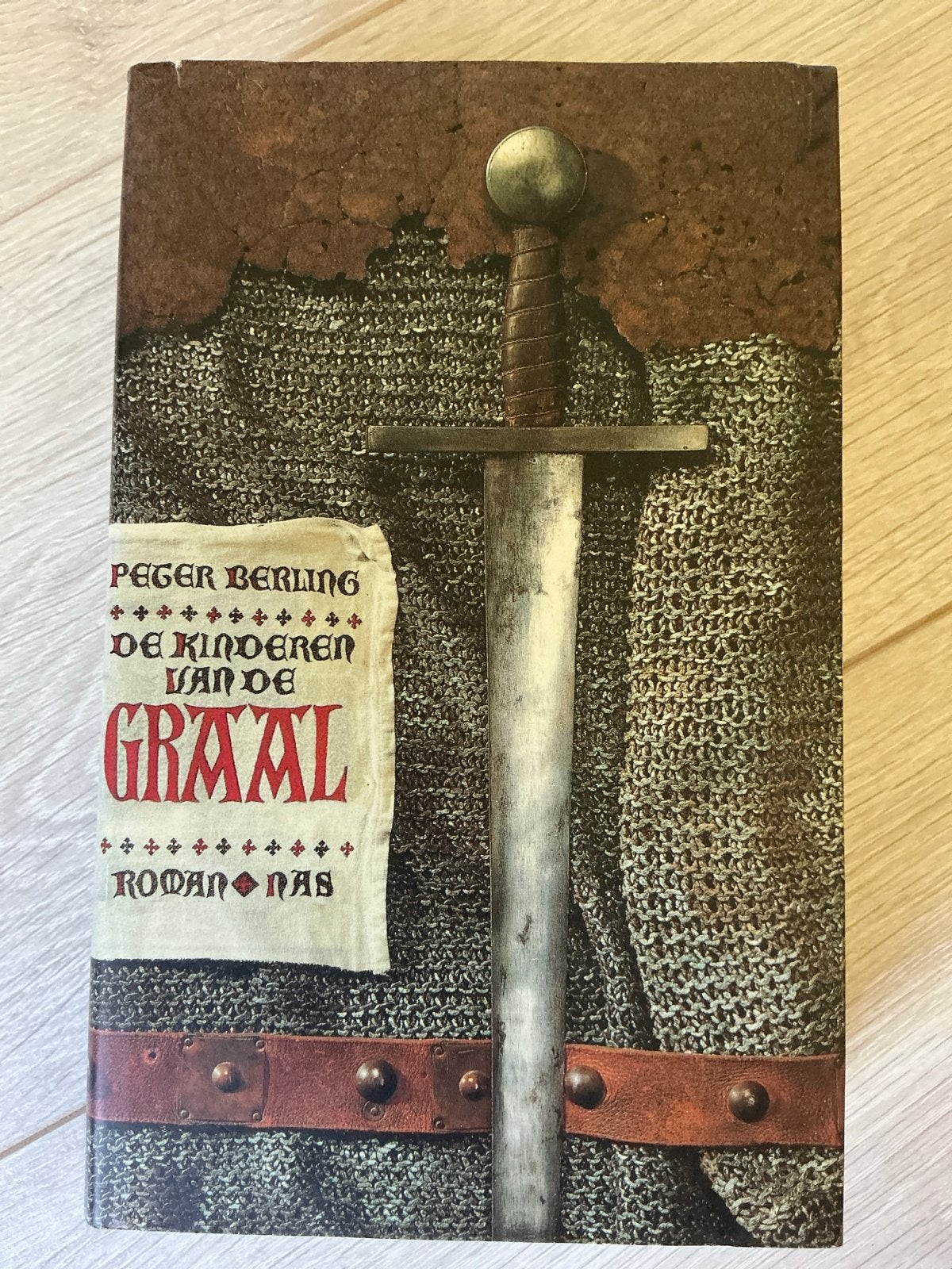 De Kinderen van de Graal - Peter Berling (Roman, hard cover), Ophalen of Verzenden, 20e eeuw of later, Zo goed als nieuw