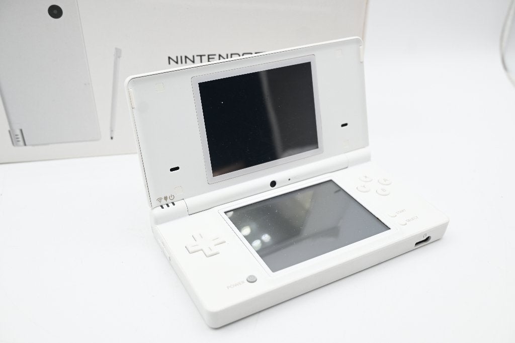 Nintendo DSi Wit + Doos - Gebruikt, Spelcomputers en Games, Spelcomputers | Nintendo DS, Nintendo, Gebruikt, Wit, Nintendo of Europe GmbH, Herriotstrasse 4, 60528 Frankfurt am Main, Duitsland