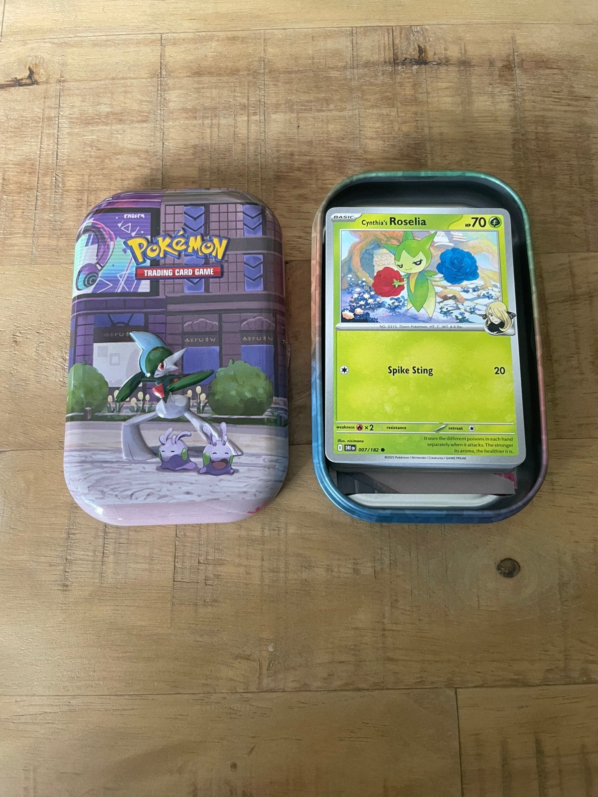 Pokemon tin gevuld met bulk, Ophalen of Verzenden, Zo goed als nieuw, Meerdere kaarten