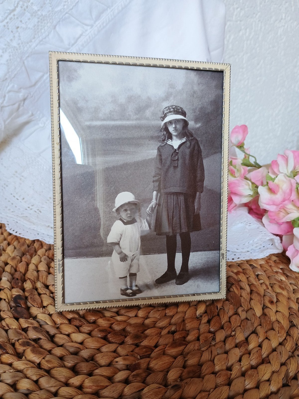 Oud fotolijstje met bol glas ( nr.10), Ophalen of Verzenden