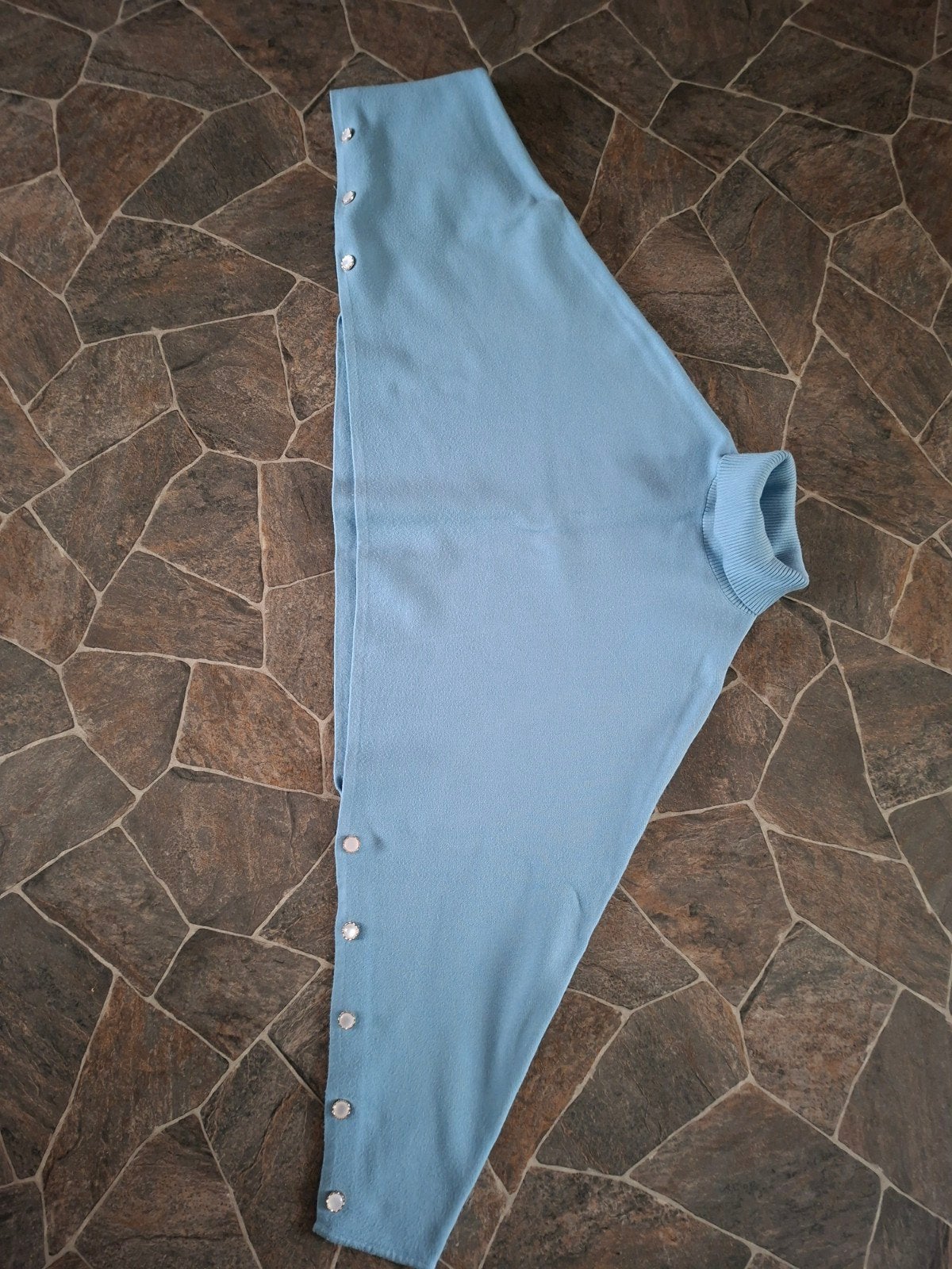 Lichtblauwe coltrui met knoopdetails - Maat L, Ophalen of Verzenden, Zo goed als nieuw, Maat 42/44 (L), Blauw