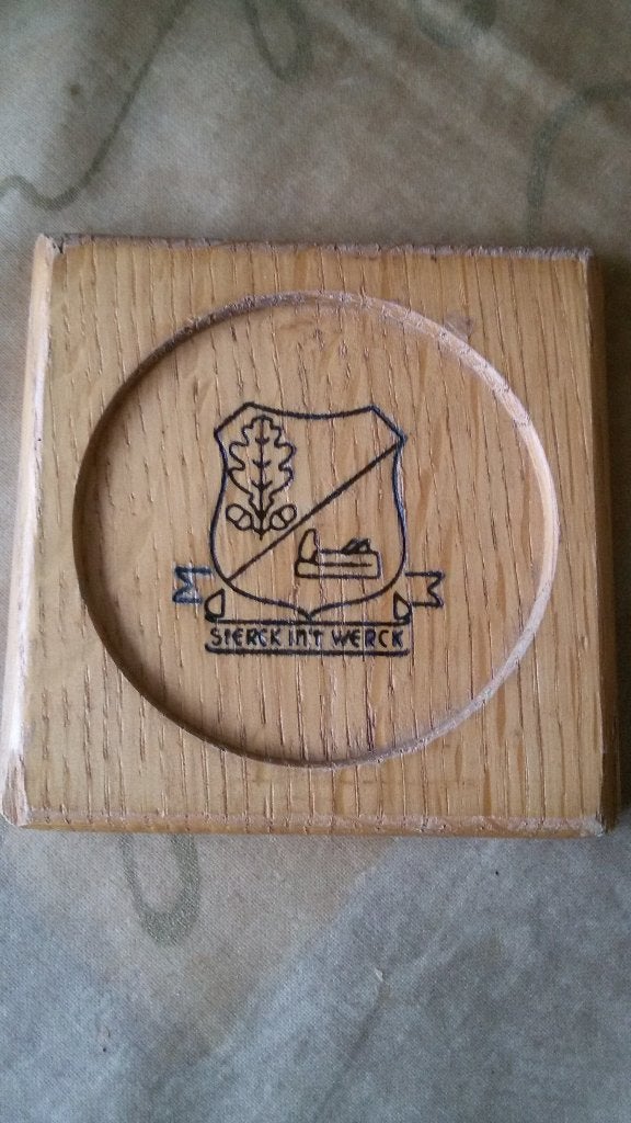 11 houten onderzetters in een rekje, Hout, Ophalen of Verzenden, Zo goed als nieuw, Overige kleuren