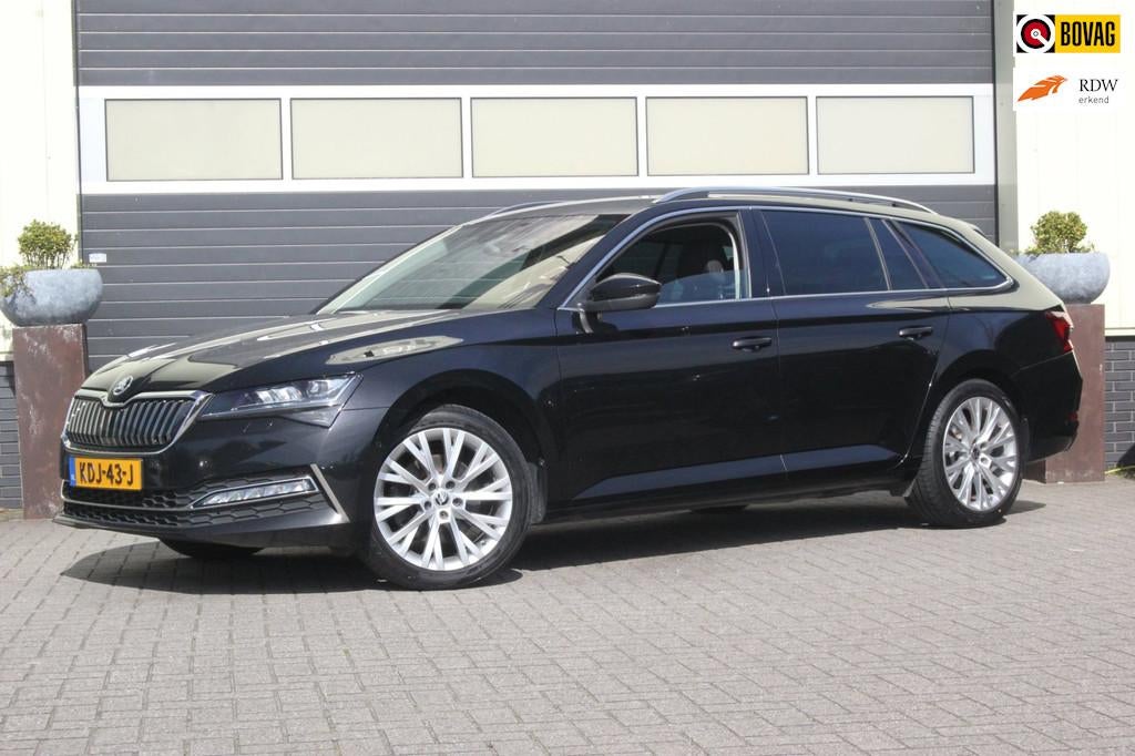 Skoda Superb 1.4 TSI iV Business Edition Plus | Trekhaak |, Auto's, Skoda, Stof, Gebruikt, Euro 6, Zwart