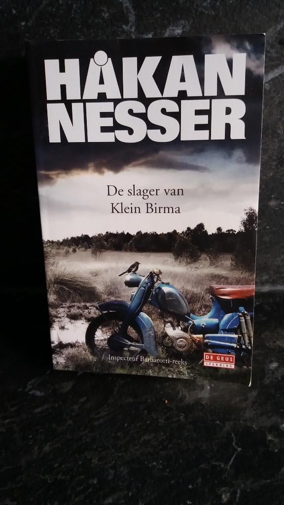 De slager van klein Birma - hakan nesser paperback 2018, Boeken, Ophalen of Verzenden, Gelezen