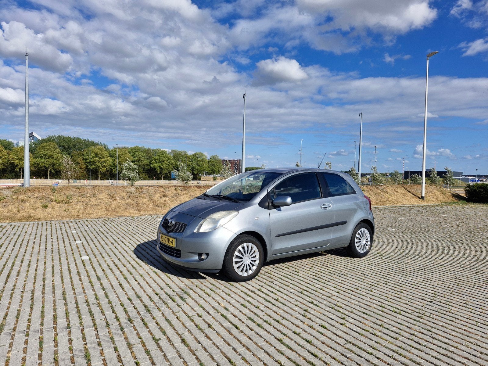 Toyota Yaris 1.3 16V Vvt-i 3DR Luna 2008 Grijs, Voorwielaandrijving, 40 €/maand, 4 cilinders, 995 kg