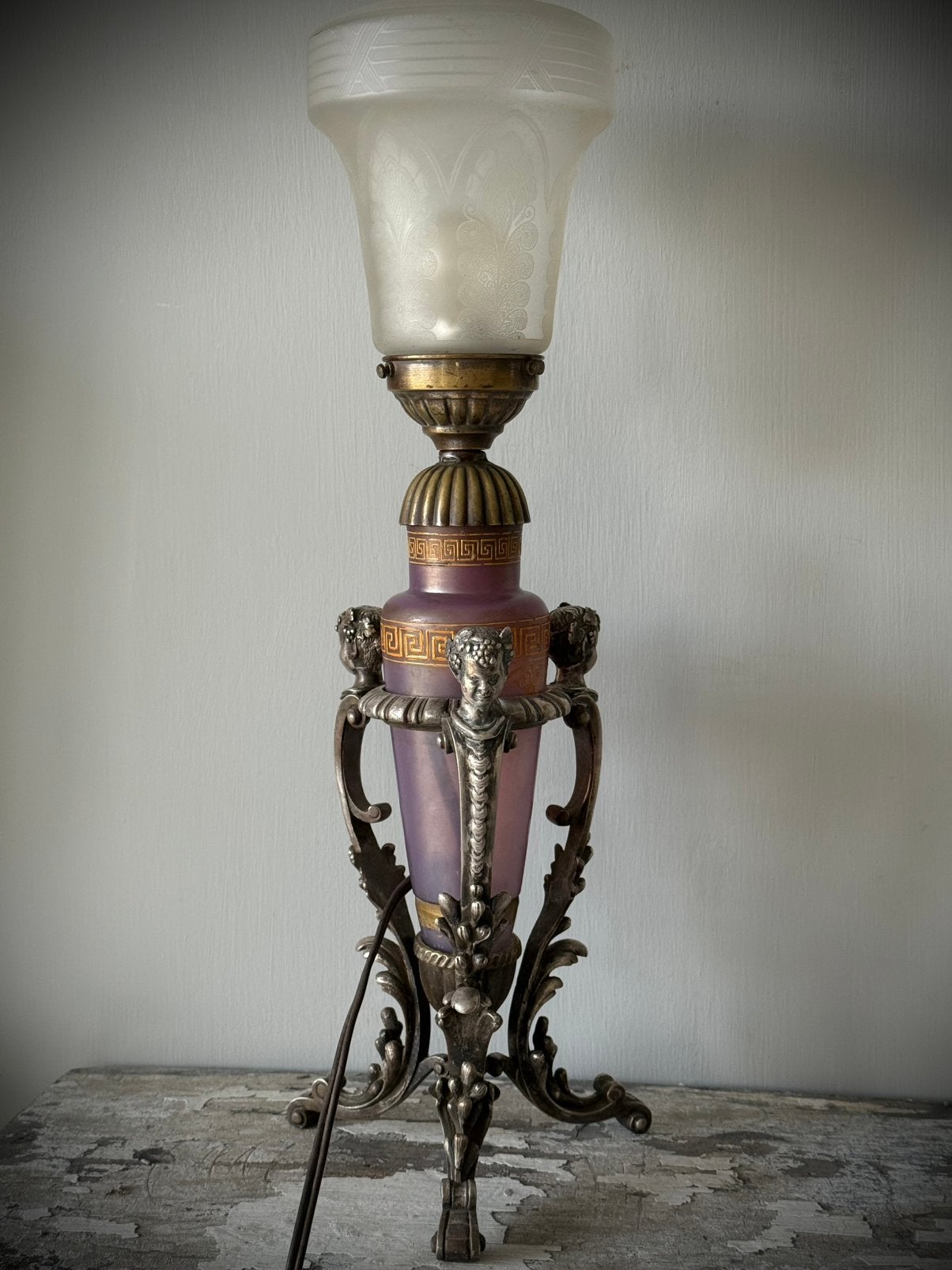Antieke Franse Tafellamp met Paarse Vaas en Bronzen Details, Ophalen