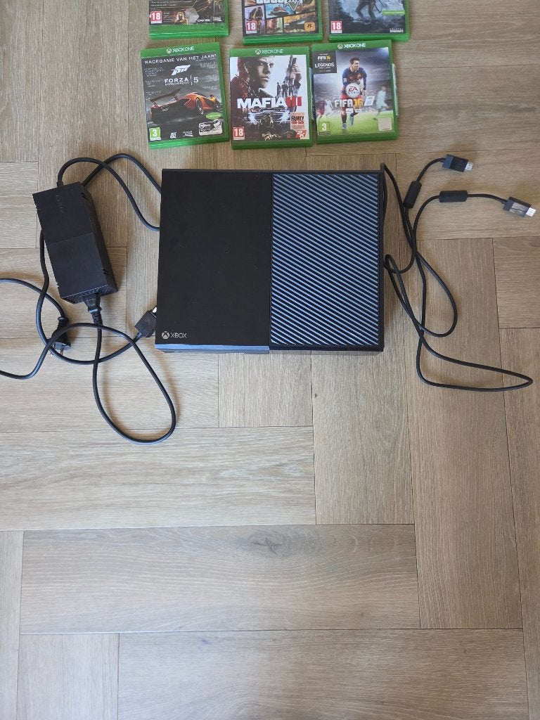 X Box One met 7 spellen en 1 Joystick, Spelcomputers en Games, Xbox One, Ophalen of Verzenden, Met 1 controller, 500 GB
