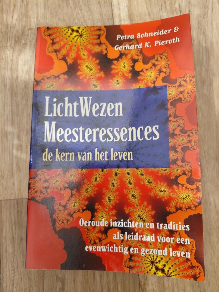 LichtWezen Meesteressences: de kern van het leven, Gelezen, Spiritualiteit algemeen, Petra Schneider & Gerhard K. Pieroth, Ophalen of Verzenden