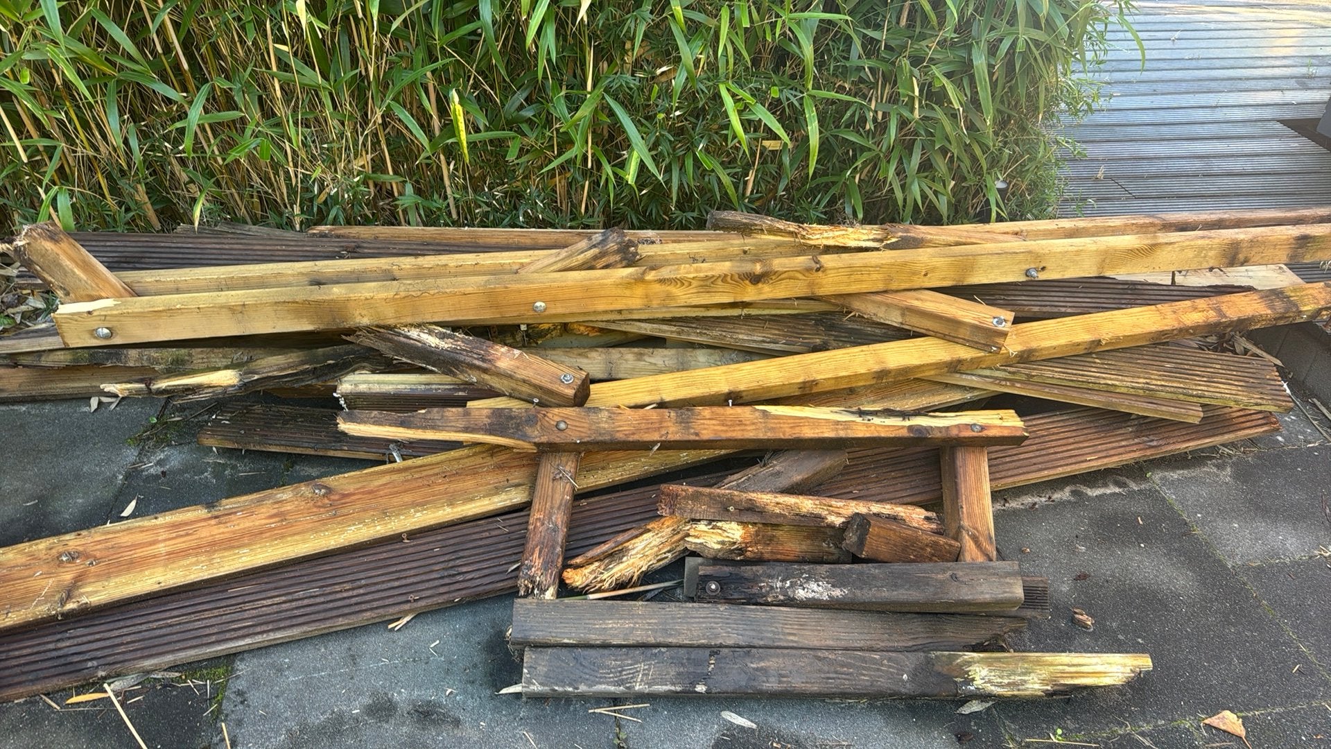 Gratis af te halen: Partij brandhout / sloophout, Ophalen of Verzenden, Gebruikt, 180 tot 250 cm, Balken