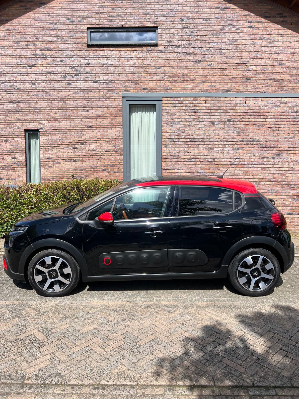 Citroën C3 Shine 1.2 PureTech Cruise Camera airco Panorama, Voorwielaandrijving, 450 kg, 1199 cc, Leder en Stof