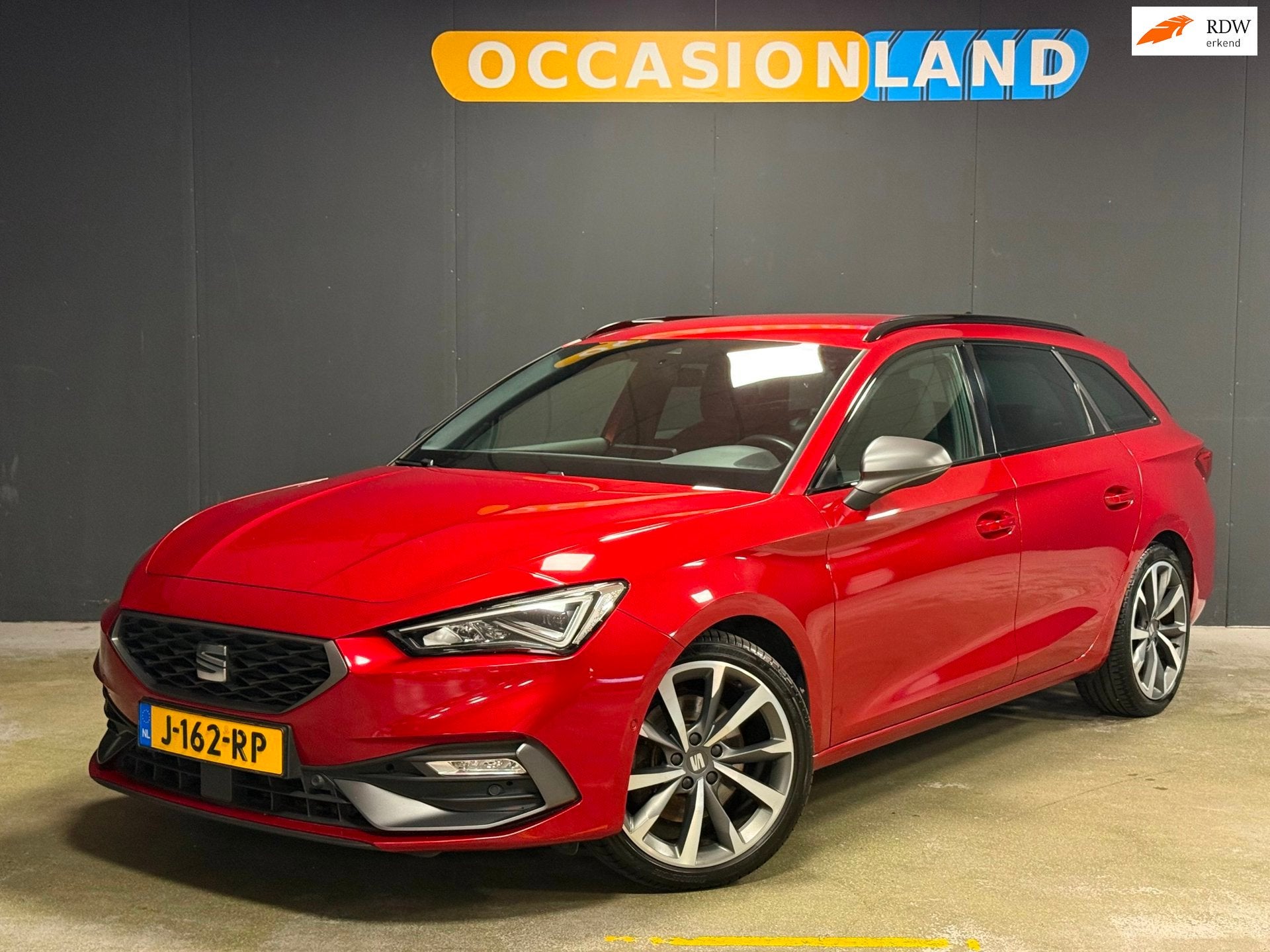 Seat Leon Sportstourer 1.5 eTSI FR|TREKHAAK|SFEER|CAMERA|KEY, Auto's, Dealer onderhouden, 4 cilinders, Leon, Leder en Stof