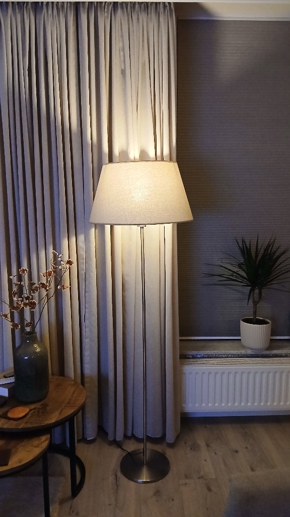 Stijlvolle staande lamp met stoffen kap, Ophalen, Metaal, E27 (groot), Zo goed als nieuw