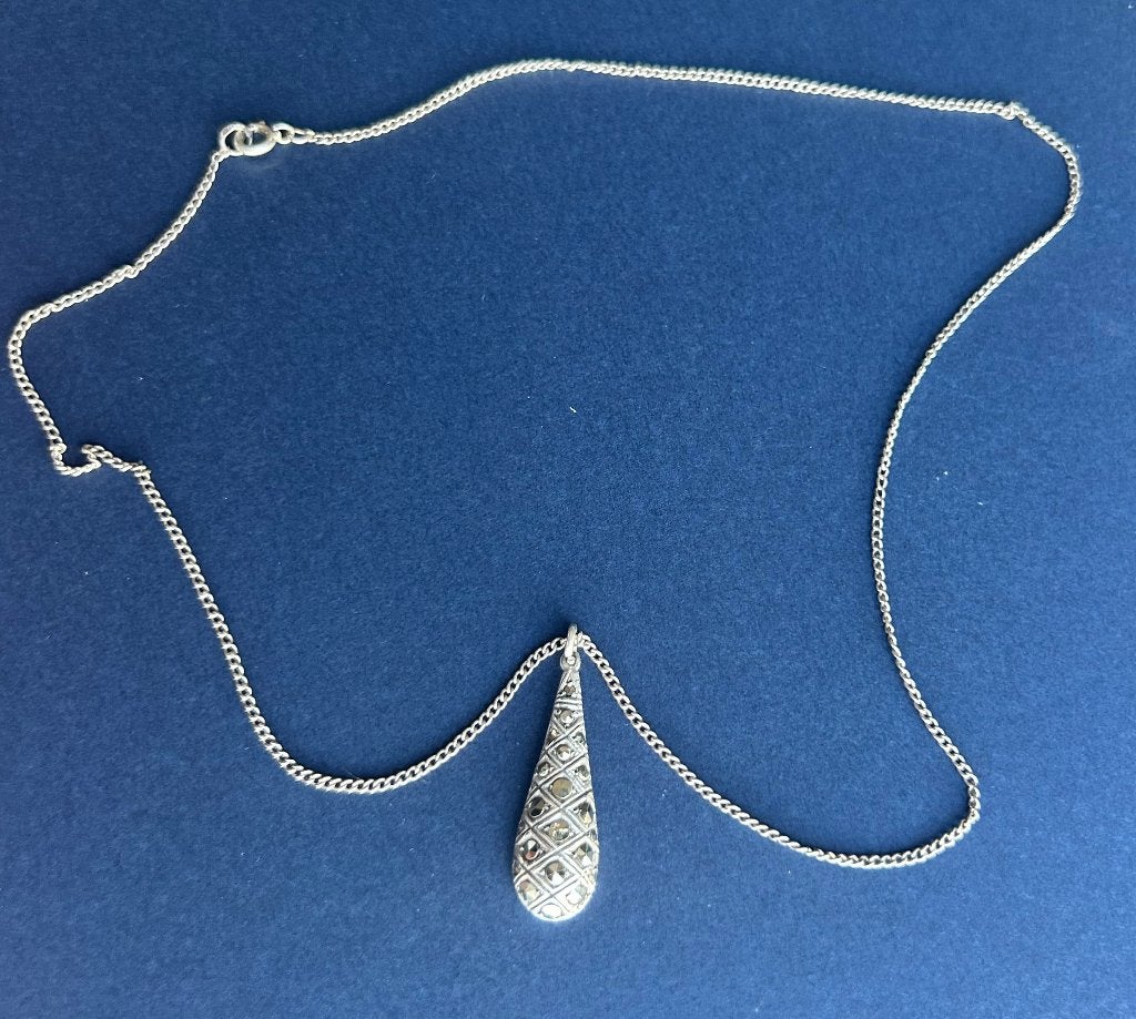 Zilveren collier met een markasiet hanger., Sieraden, Tassen en Uiterlijk, Antieke sieraden, Ophalen, Zilver, Ketting