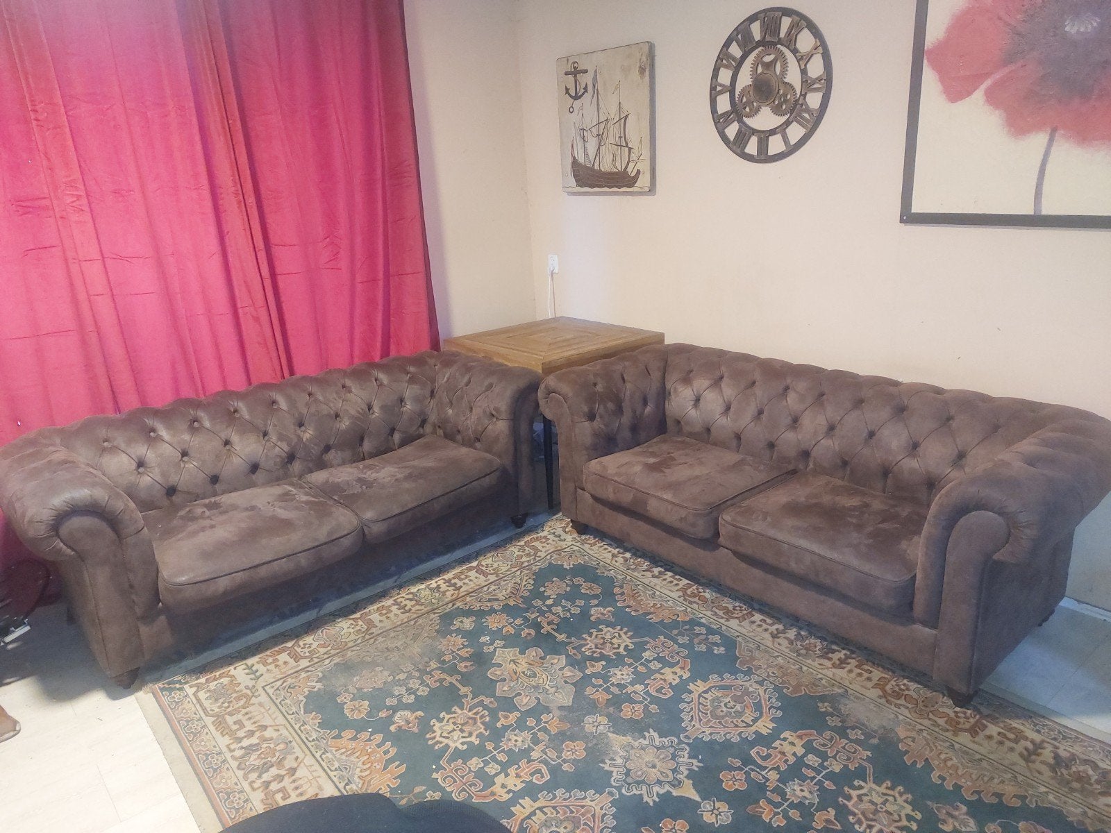Chesterfield stijl tweezitsbanken - suede look, Gebruikt, Minder dan 75 cm, 150 tot 200 cm, Chesterfield