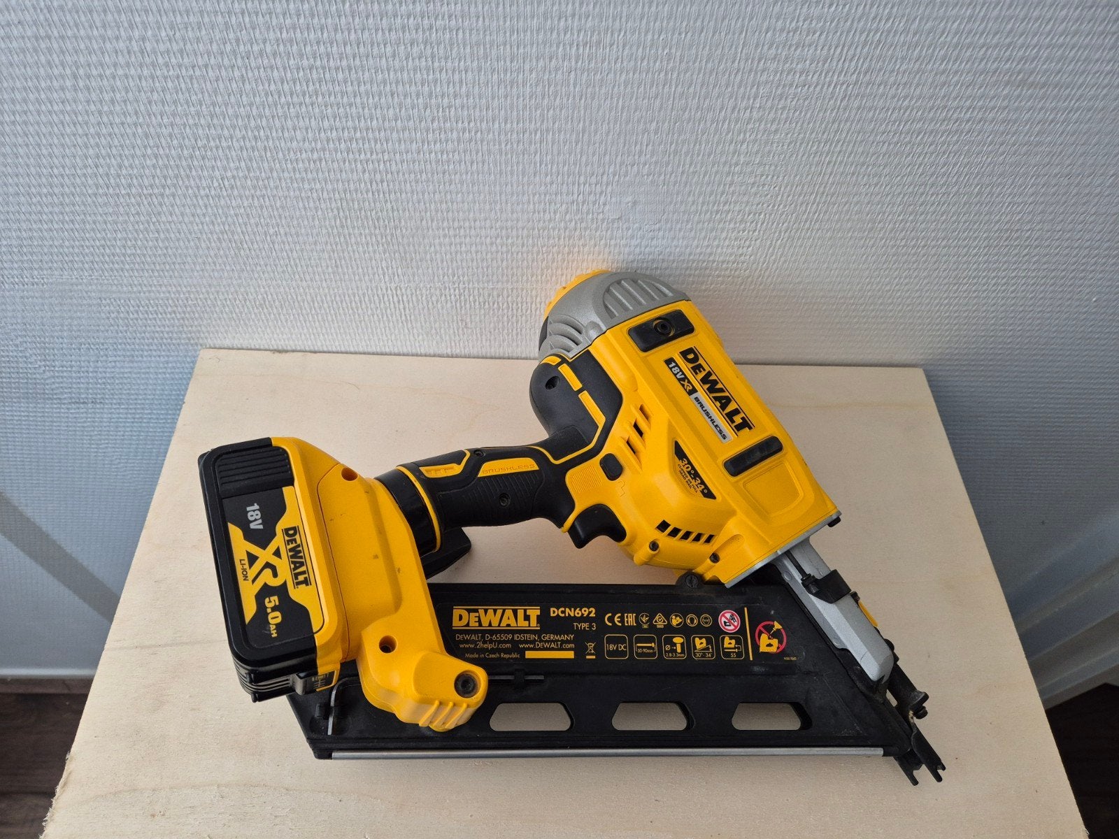 Dewalt DCN692 constructietacker met nagels