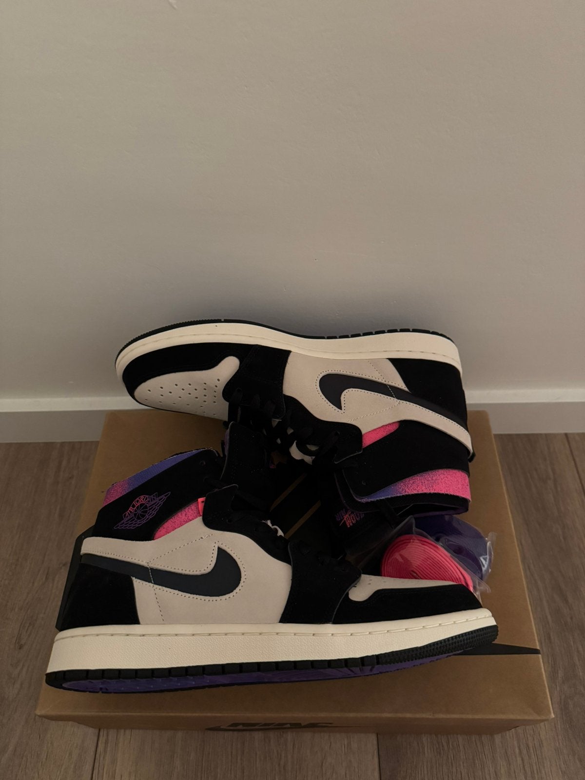 Air Jordan 1 High Zoom Air CMFT PSG Paris Saint-Germain, Kinderen en Baby's, Ophalen of Verzenden, Zo goed als nieuw, Jongen of Meisje
