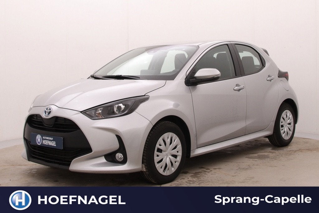 Toyota Yaris 1.5 Hybrid Comfort | Camera | Adaptive Cruise |, Auto's, Gebruikt, Zwart, 1490 cc, Bedrijf