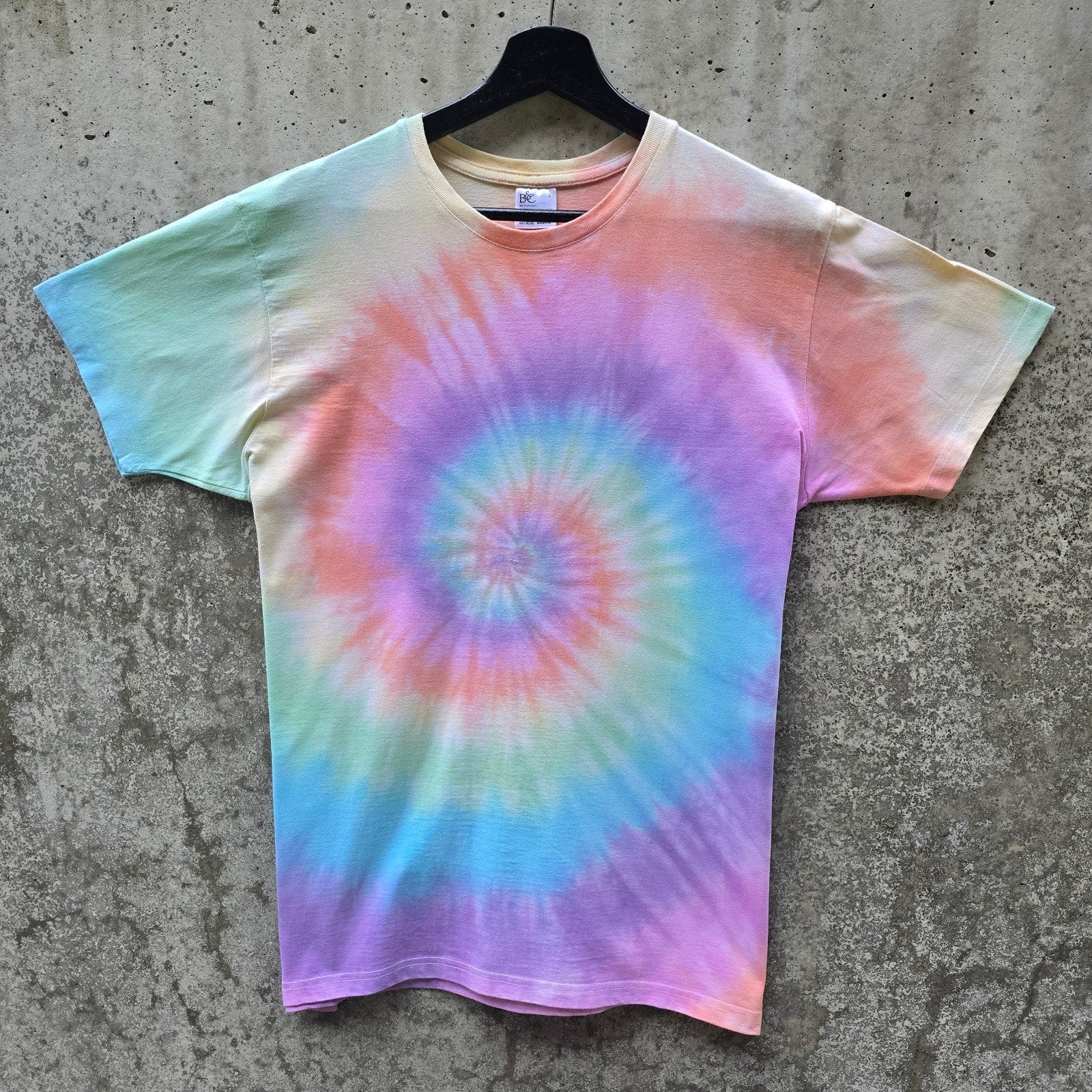 Pastel regenboog spiral tie dye t-shirt unisex maat L, Kleding | Dames, Overige kleuren, Maat 42/44 (L), Nieuw, Ophalen of Verzenden