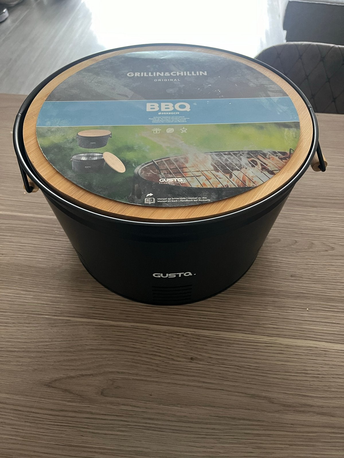 Gusta Grilling & Chillin BBQ met bamboe serveerplank, Ophalen of Verzenden, Nieuw