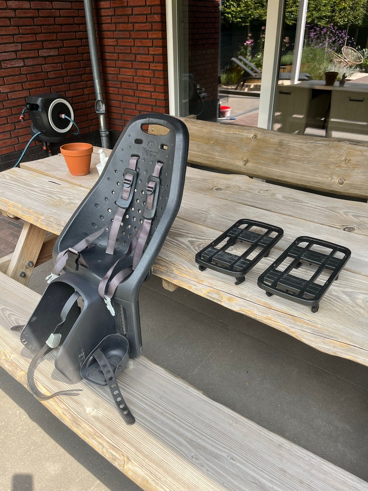 Thule Yepp Maxi Achterzitje met 2 Adapters zwart, Achterzitje, Ophalen, 15 t/m 25 kg, Gebruikt