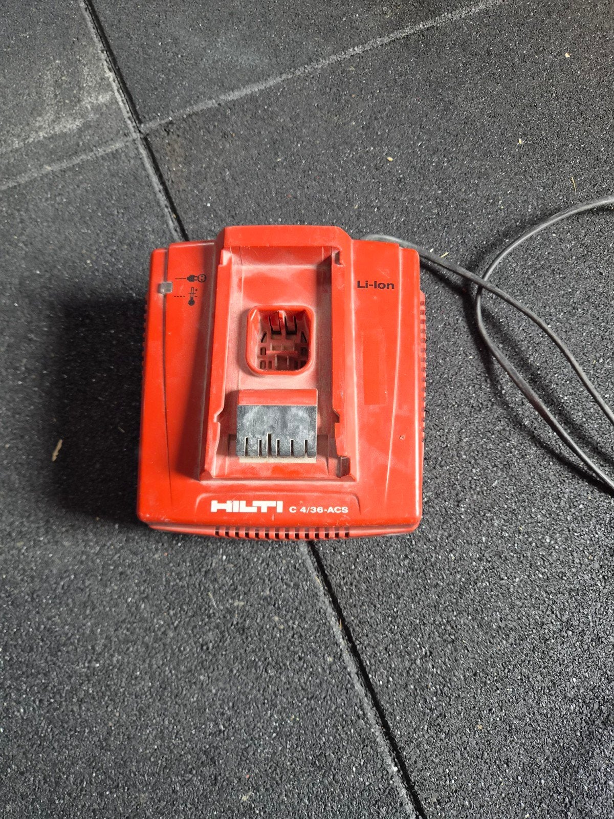 Hilti C4/36-ACS acculader, Verzenden, Zo goed als nieuw