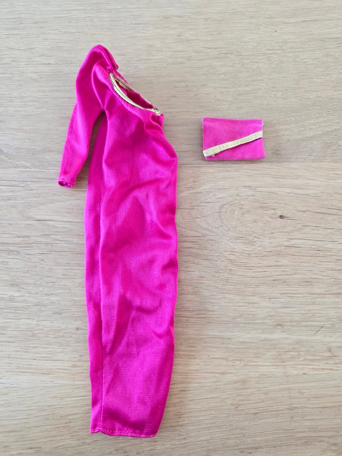 Barbie fashion jurk 1984, Ophalen of Verzenden, Gebruikt, Kleertjes