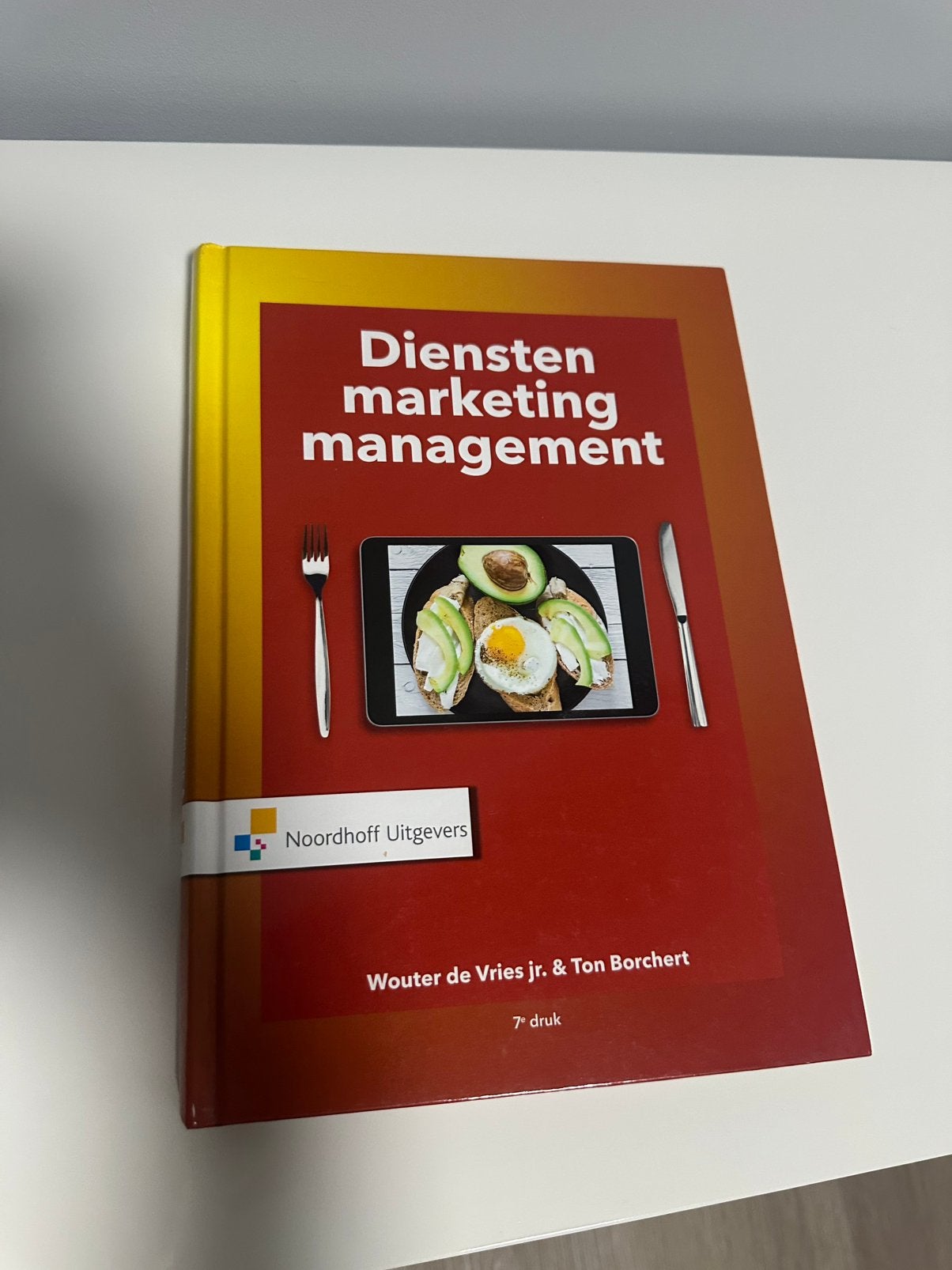 Dienstenmarketing boek - HBO Boek, Ophalen of Verzenden, Zo goed als nieuw, Economie en Marketing