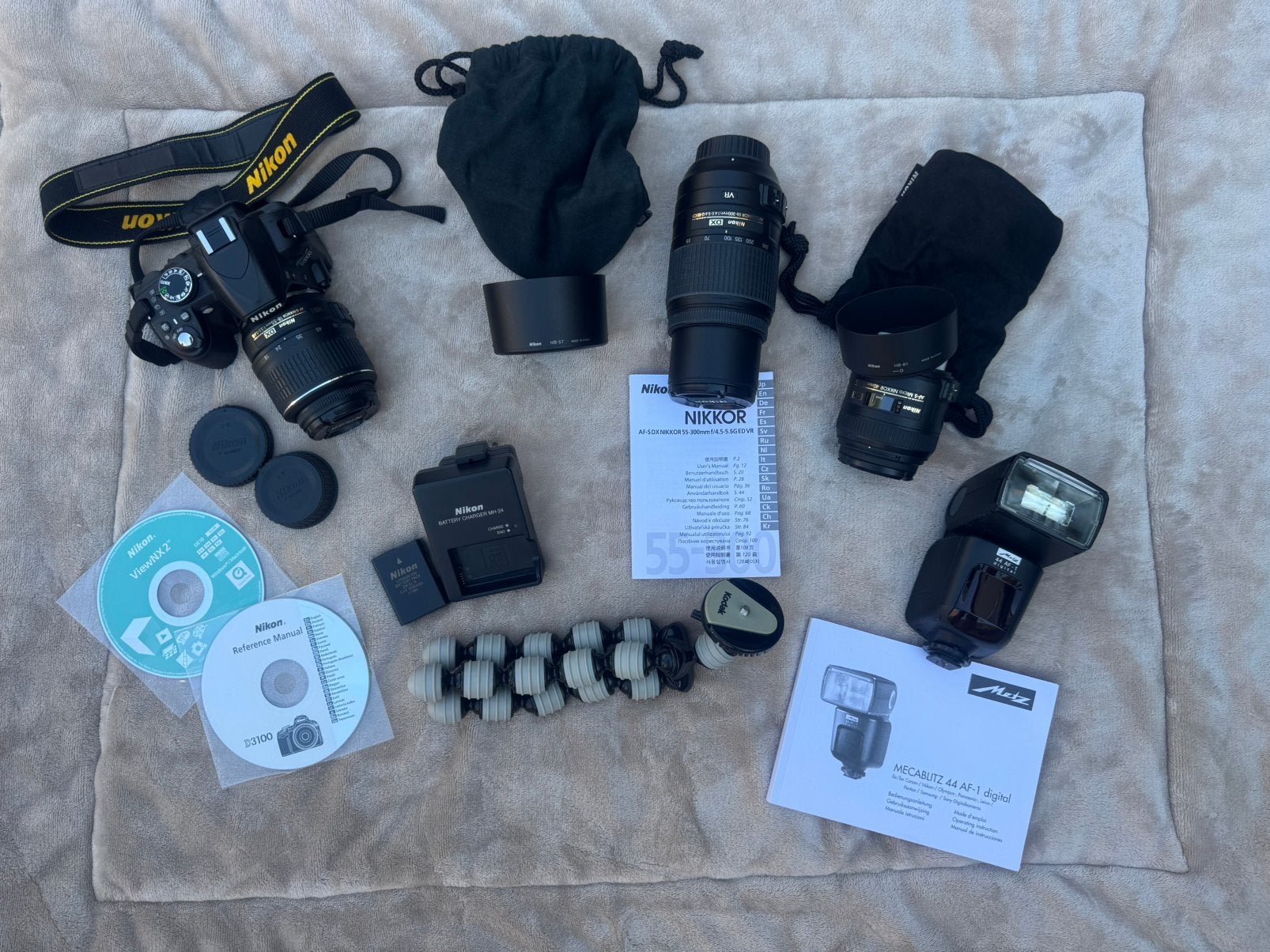 Zeer nette Nikon D3100 + toebehoren en extra’s, Ophalen of Verzenden, Zo goed als nieuw, Nikon, 8 keer of meer