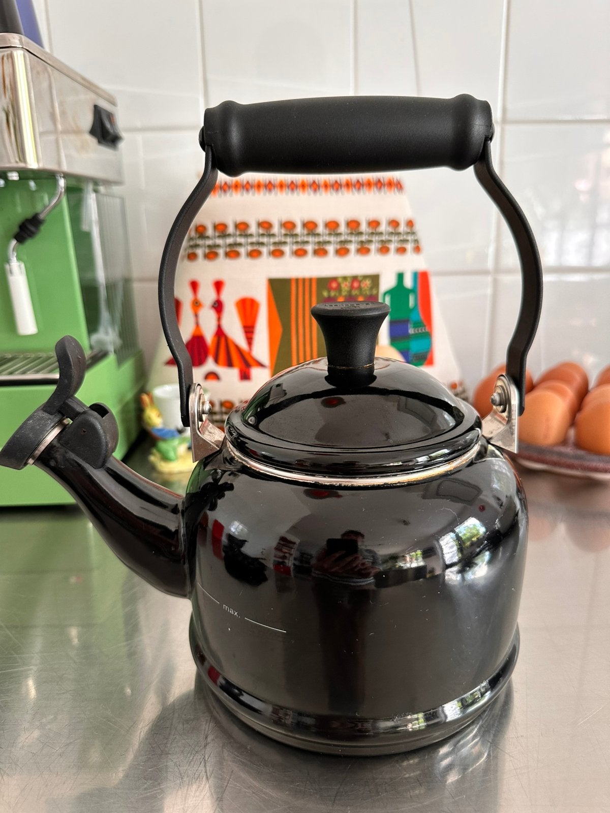 Le Creuset Fluitketel Zwart, Huis en Inrichting, Keuken | Potten en Pannen, Gietijzer, Ophalen of Verzenden, Zo goed als nieuw