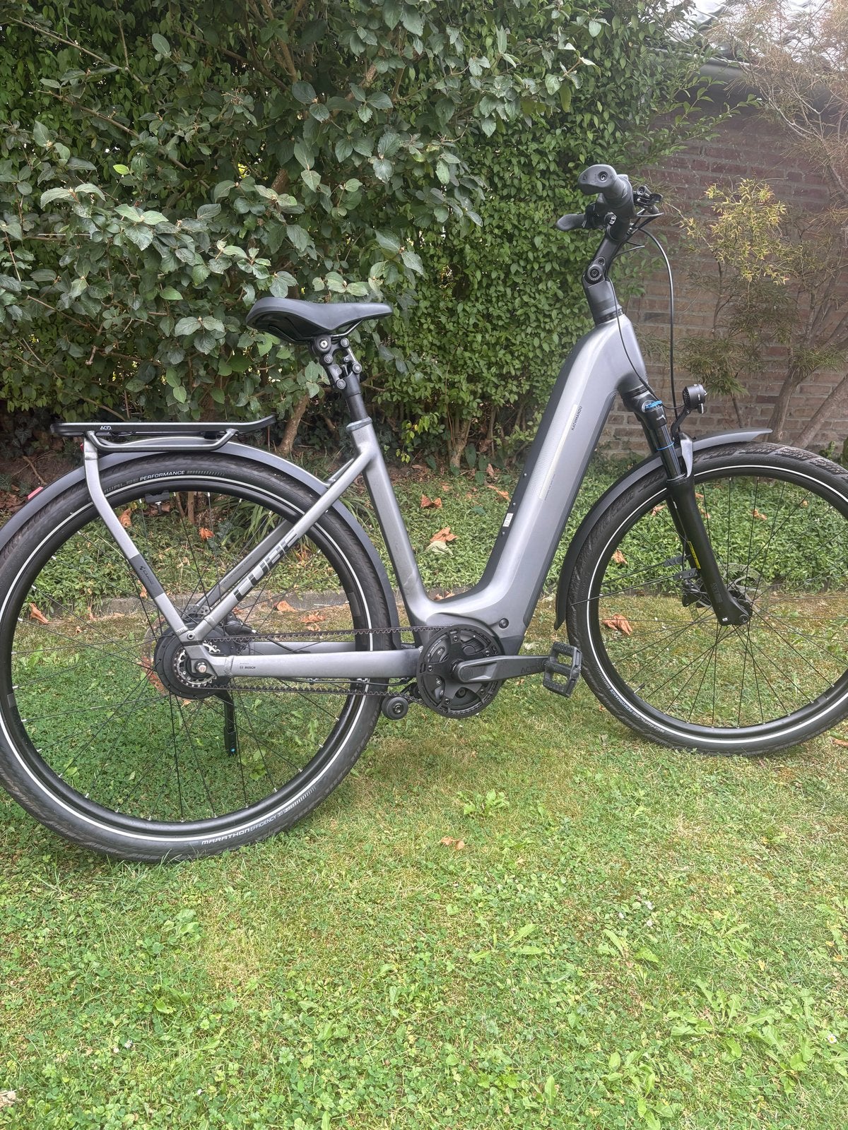 Cube Kathmandu Hybrid Comfort 800 slabgrey/black 54cm 2026, Fietsen en Brommers, Elektrische fietsen, Ophalen, Zo goed als nieuw