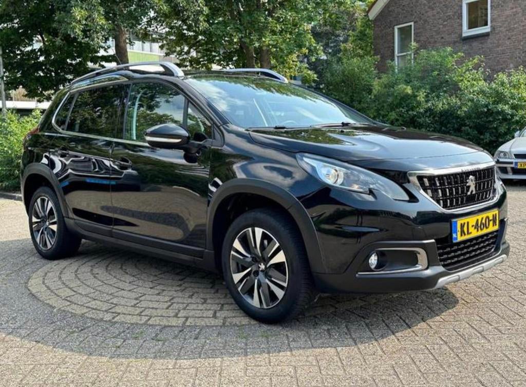 Peugeot 2008 1.2 PureTech 110pk Nieuw DBriem / halfleder, Auto's, Voorwielaandrijving, 1250 kg, Zwart, Leder en Stof