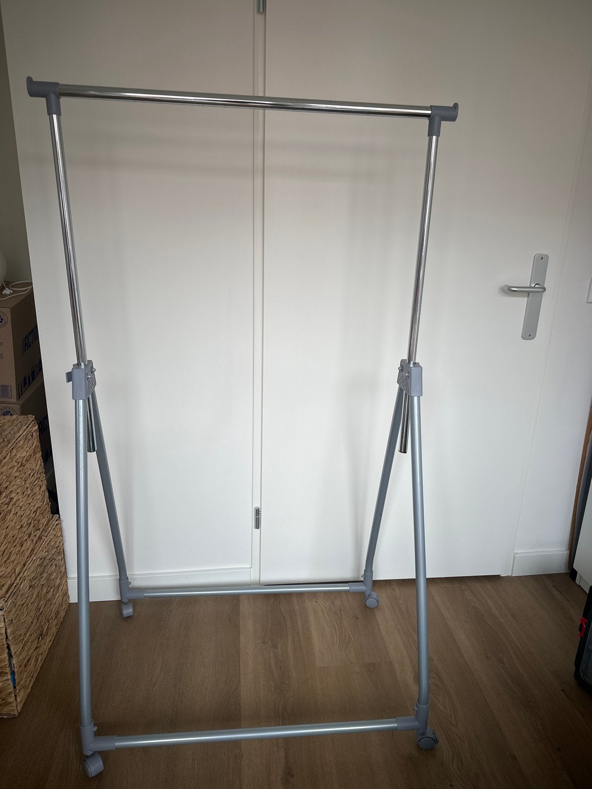 Verrijdbaar kledingrek - Handig en ruimtebesparend, Kleding | Dames, Kledingrekken, Ophalen, Met wielen, Gebruikt