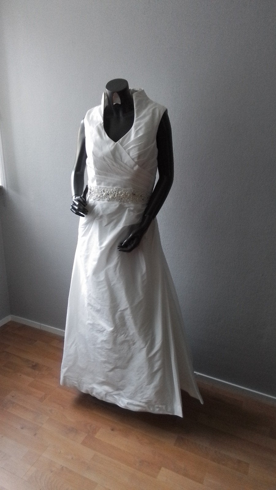 Elegante Witte Trouwjurk met Kralenband, Ophalen of Verzenden, Zo goed als nieuw, Wit, Trouwjurk