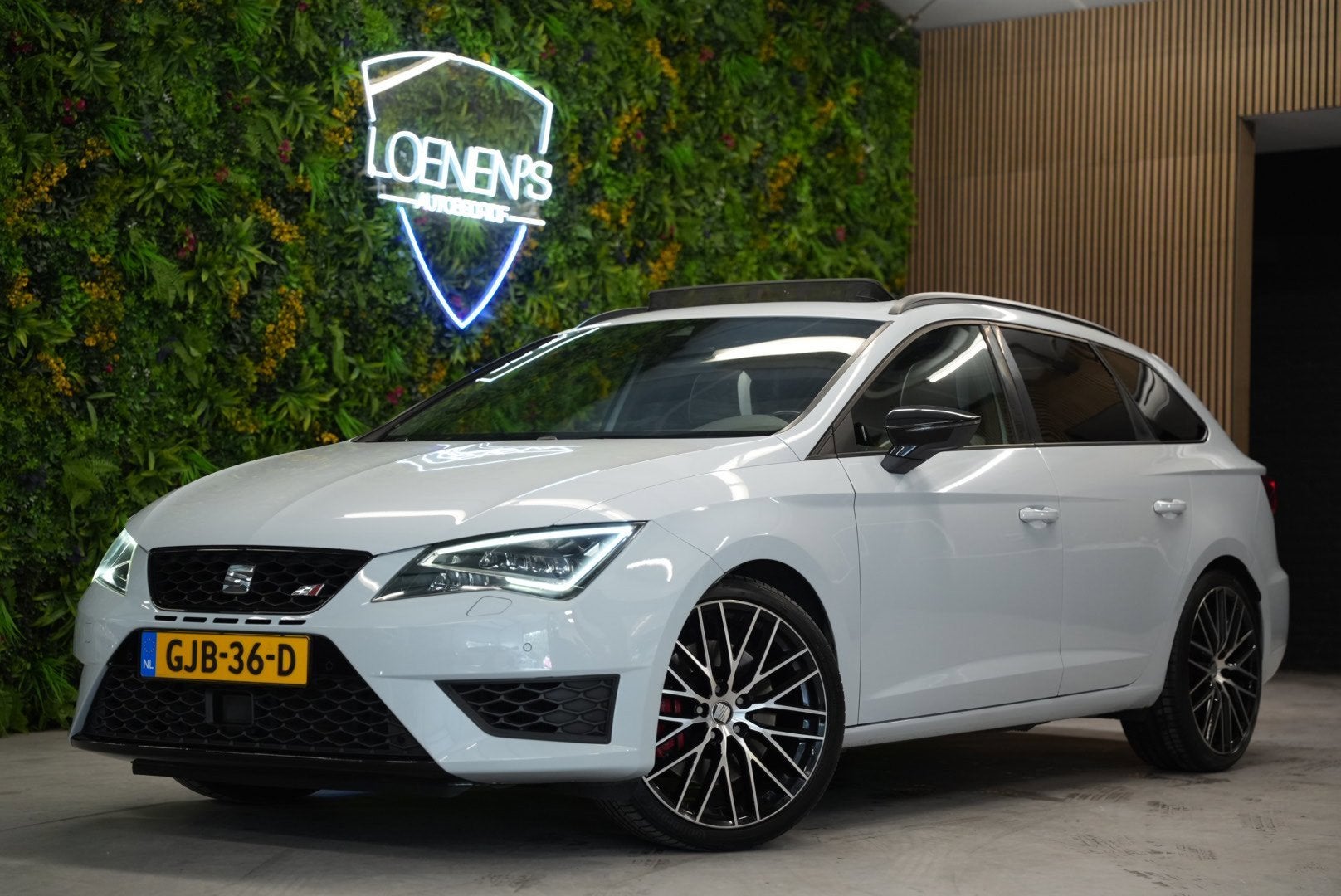 Seat LEON ST 2.0 TSI Cupra 280 / Pano / CarPlay / Camera / S, Auto's, Dealer onderhouden, 15 km/l, Gebruikt, 4 cilinders