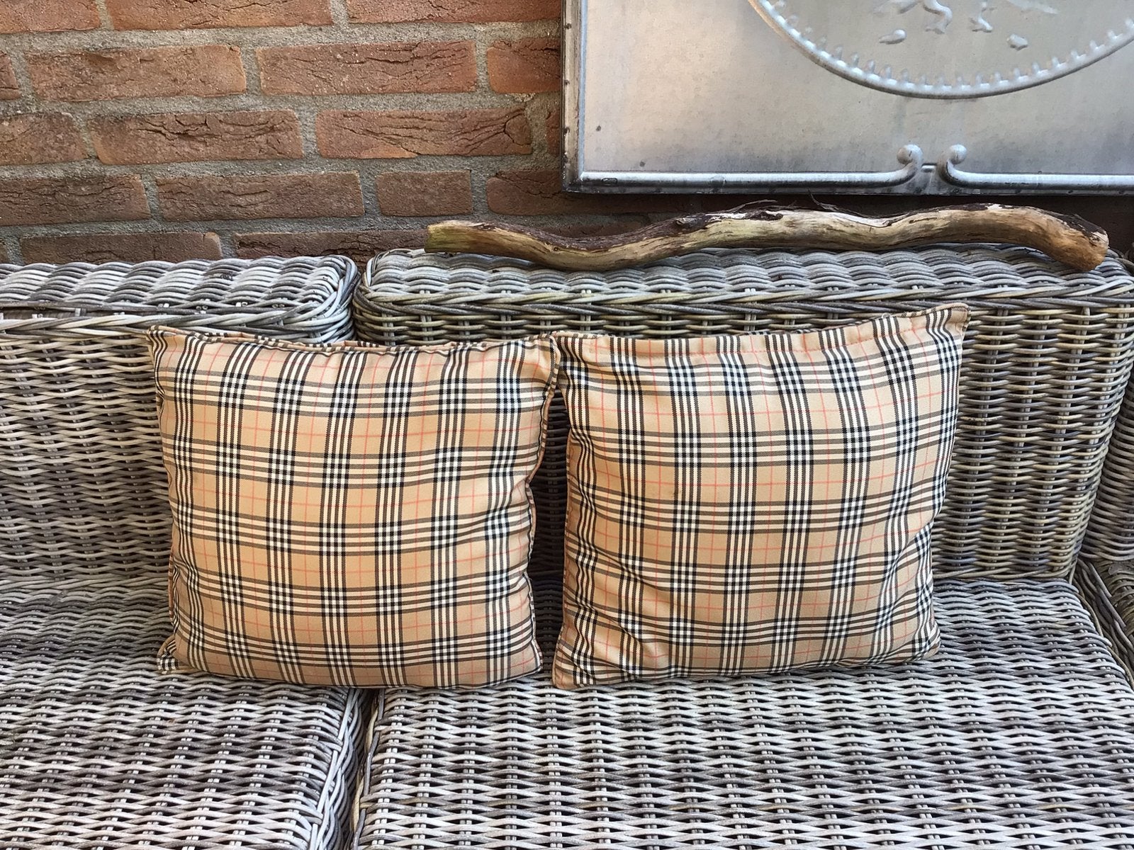 2 Burberry look kussens voor de bank. Zgan, Ophalen of Verzenden, Zo goed als nieuw, Vierkant