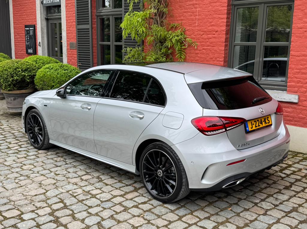 Mercedes A-Klasse 250 e AMG, Auto's, Mercedes-Benz, 160 pk, 1600 kg, 93 €/maand, 1332 cc