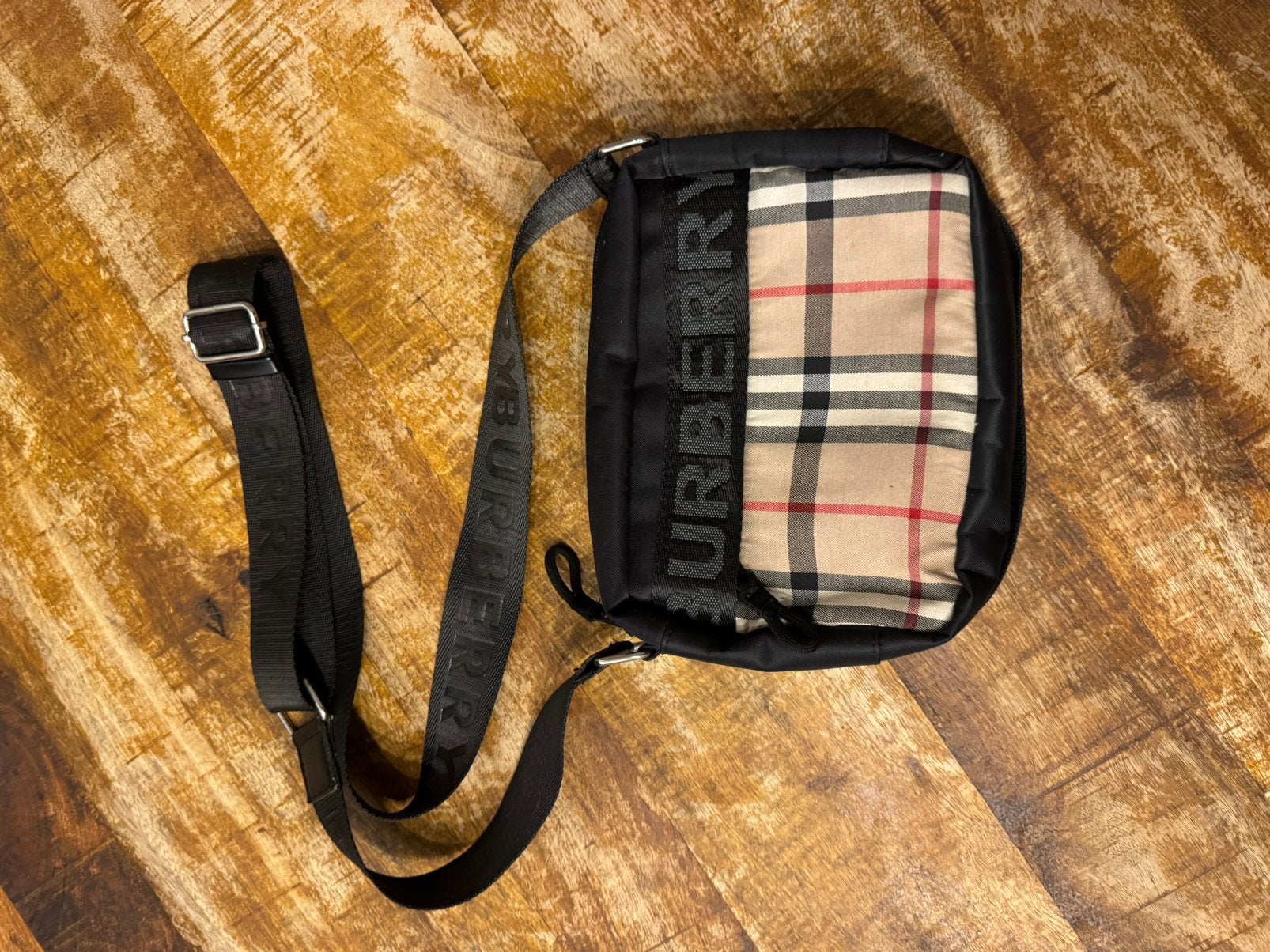 Burberry schoudertas, Ophalen of Verzenden, Zo goed als nieuw, Zwart, Android