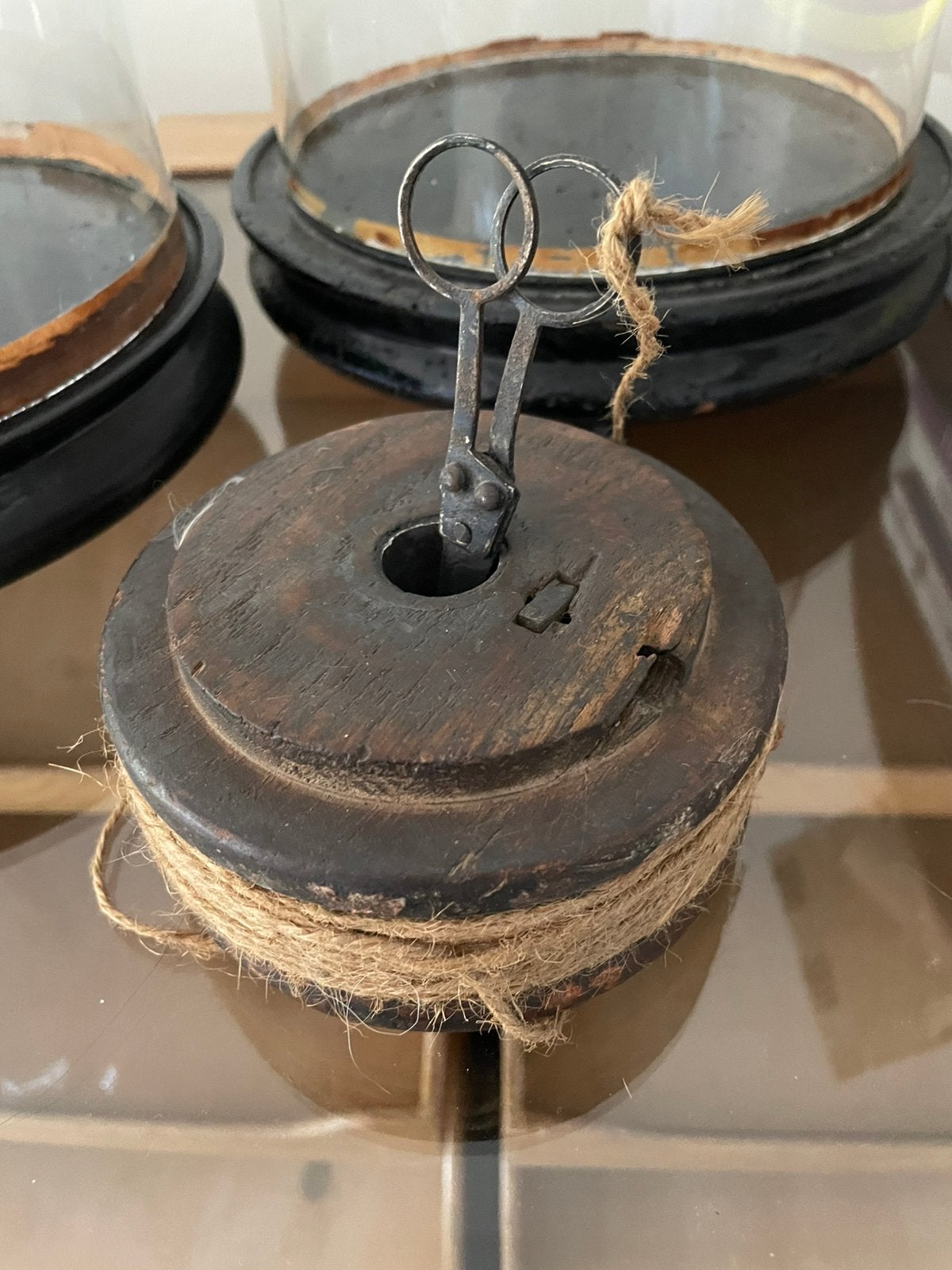 Houten hout spoel klos met draad en schaartje, Ophalen of Verzenden